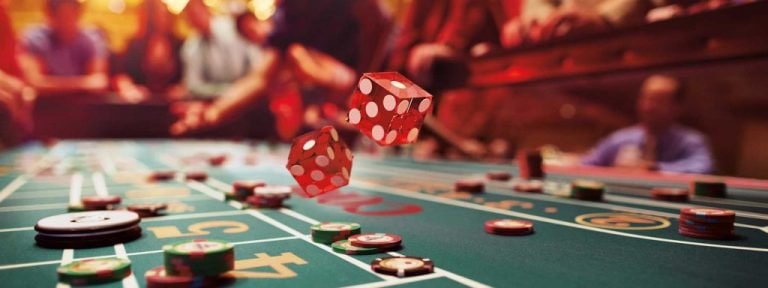 Layar permainan Hip Hop Panda dengan gulungan slot dan tombol putar